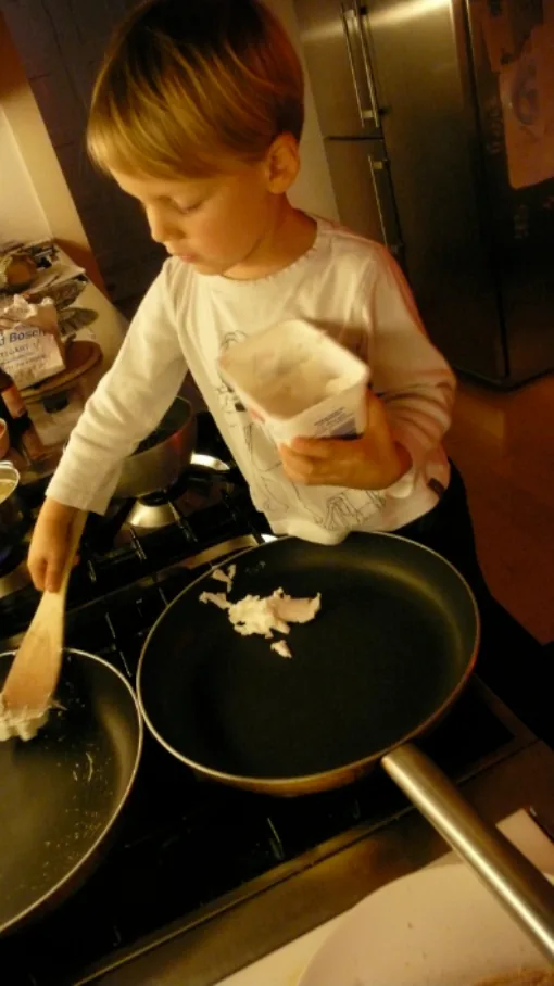 Making schnitzel at the age of 4 — photo 12 of 15