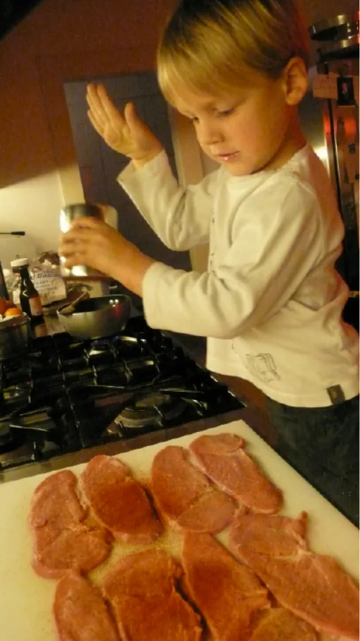 Making schnitzel at the age of 4 — photo 4 of 15