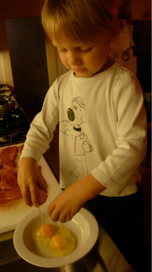 Making schnitzel at the age of 4 — photo 5 of 15